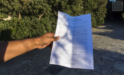 Incendi, sgomberi e tangenti: il mondo dei rom baresi � infuocato. Che cosa fare?